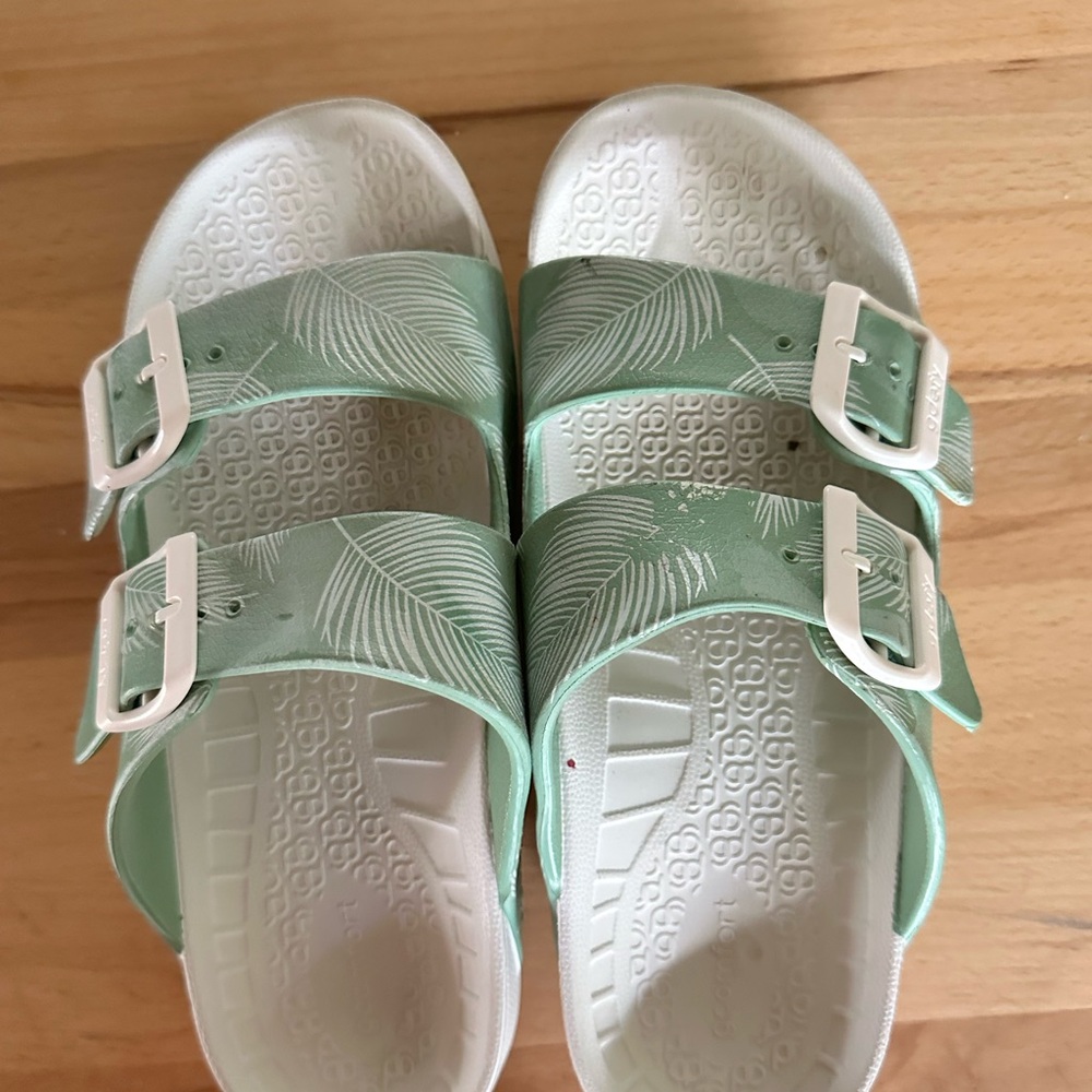 Gravity Defyer Green Sandal